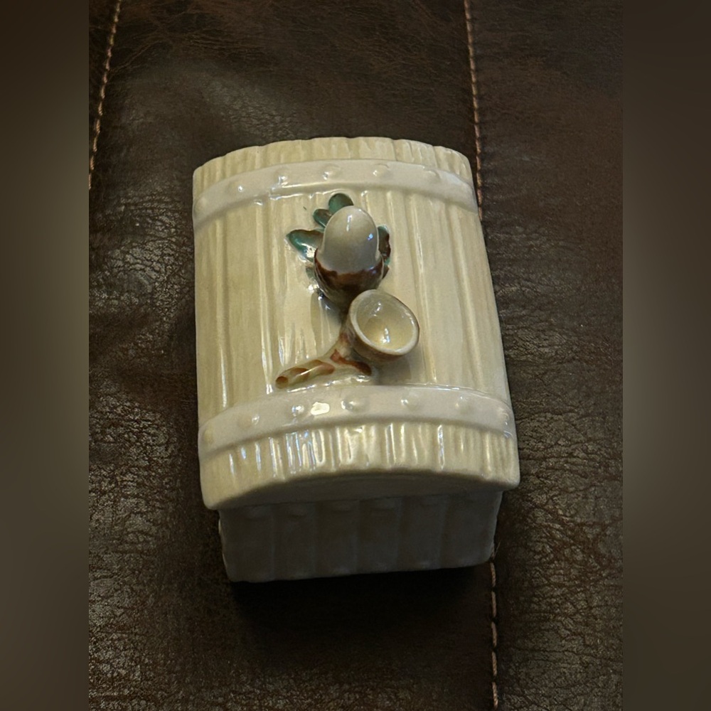 Vintage Belleek Acorn Lidded Box - Picture 3 of 15